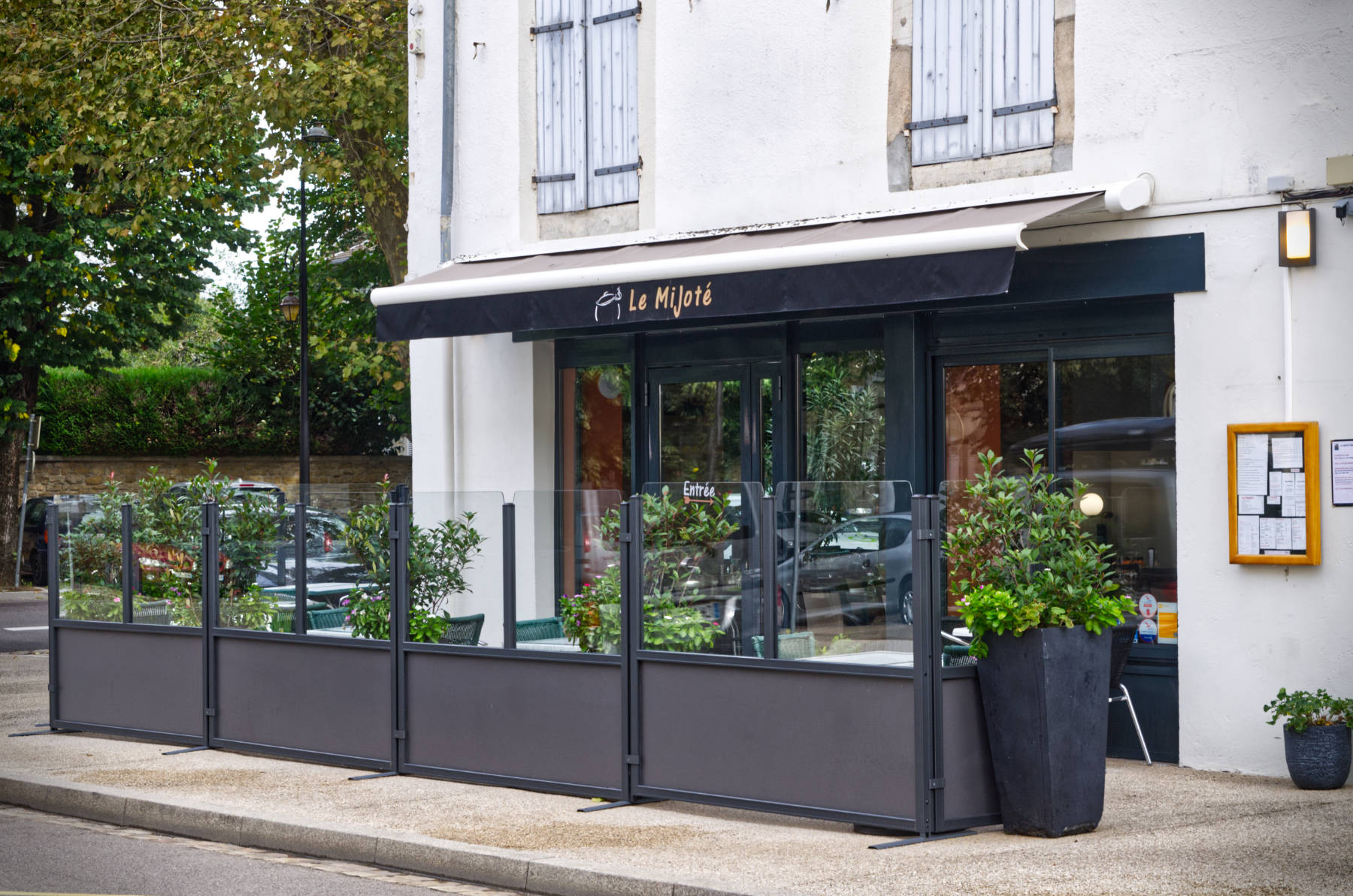 Accueil+terrasse vers facade