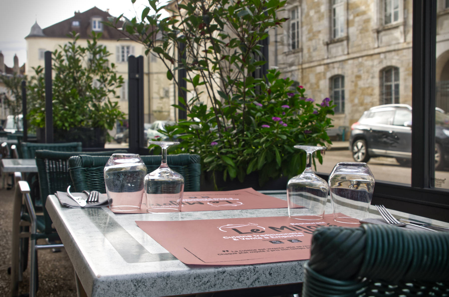 Terrasse detail vers musee