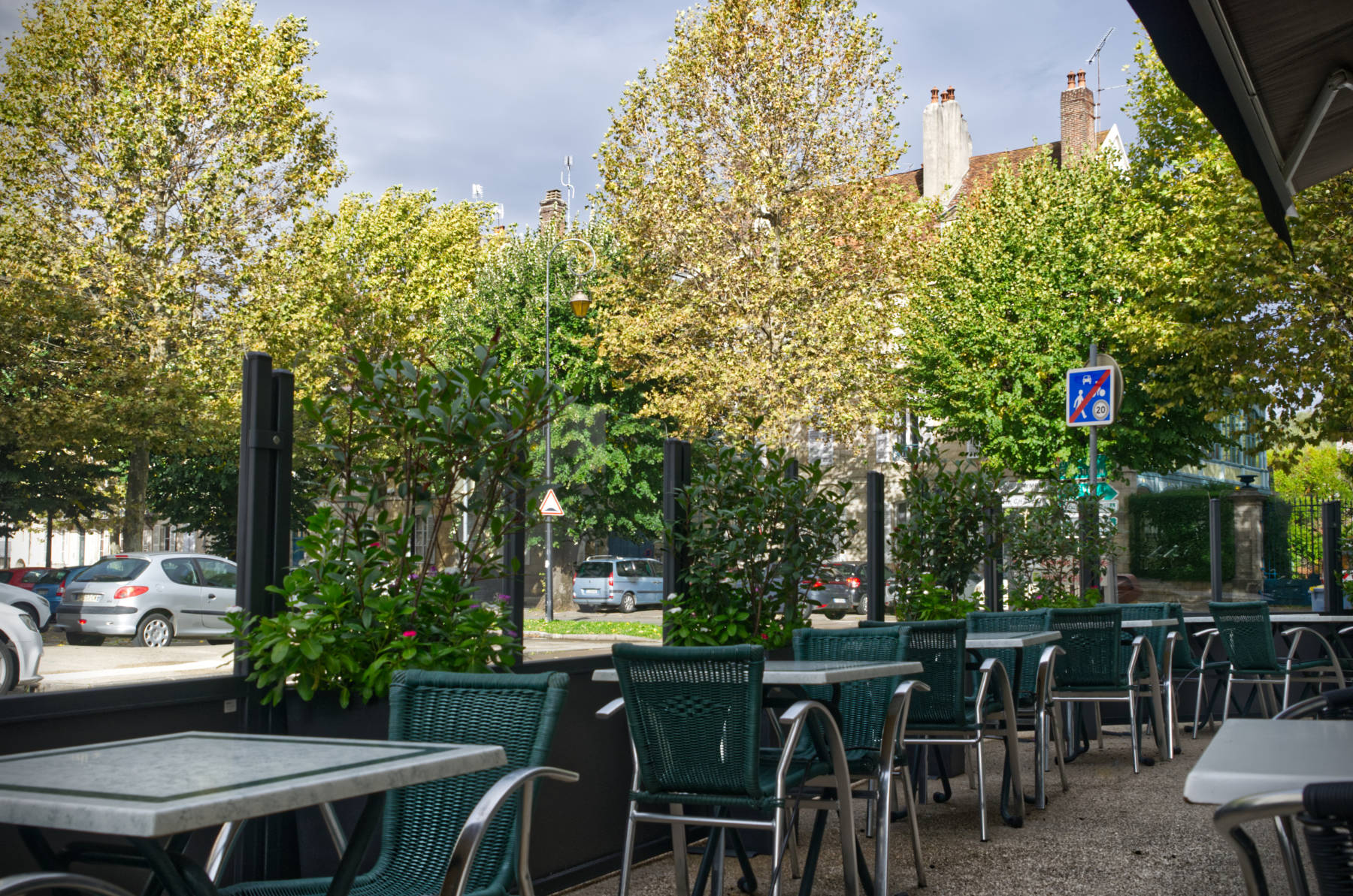Terrasse ensemble vers place
